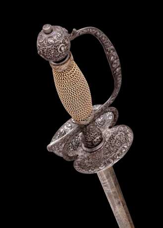 Eisengeschnittener Degen mit ganzflächig geätzter Klinge, Frankreich um 1690-1700. - photo 4