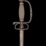 Eisengeschnittener Degen mit ganzflächig geätzter Klinge, Frankreich um 1690-1700. - photo 6