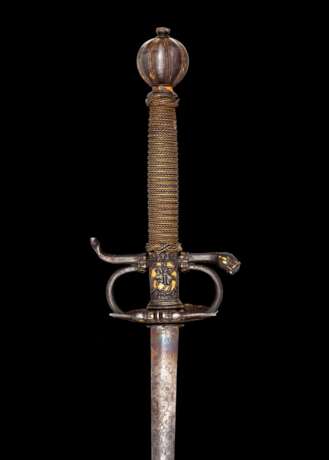 Eisengeschnittener Prinzendegen mit vergoldetem Dekor, deutsch um 1720. - Foto 3