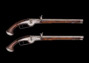 Ein Paar Radschlosspistolen mit innenliegender Mechanik für Offiziere um 1840.