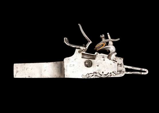 Einzelnes Radschloss in besonderer Form für ein Gewehr, deutsch um 1700. - photo 3