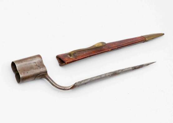 Tüllenbajonett mit Scheide für ein Jagdgewehr, deutsch oder Frankreich 18. Jhdt.. - photo 1