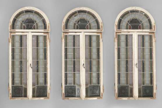 Drei Fenster mit Oberlicht - Foto 1