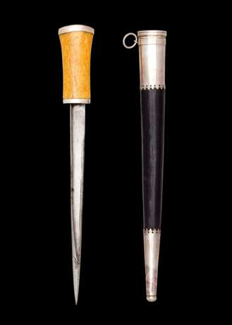 Silbermontierter Dolch mit Griff aus Walross und Scheide, Griechenland um 1830. - photo 1