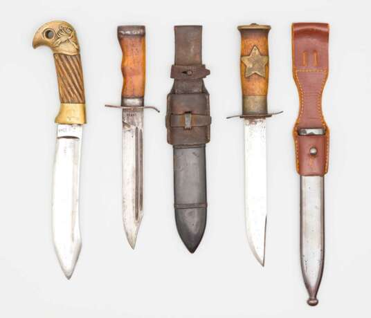 Sowjetunion, zwei Kampfmesser mit Scheide und ein Grabendolch. - photo 1
