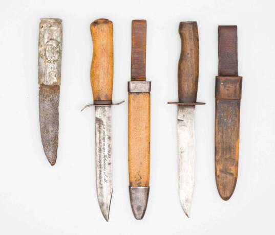 Sowjetunion, zwei Kampfmesser mit Scheide und ein Grabendolch WW II. - фото 3