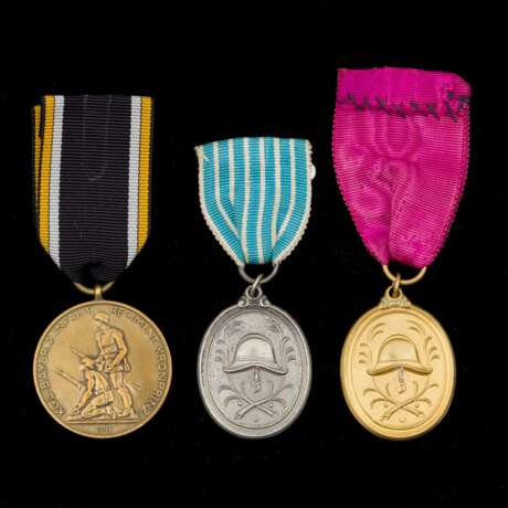 Bayern, Regiments-Jubiläumsmedaille 1932 und zwei Feuerwehr-Ehrenzeichen 1928. - photo 3