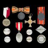 Deutsches Rotes Kreuz, Konvolut von Abzeichen und Broschen 1900-1960. - фото 4