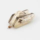 Weltkrieg, Christbaumschmuck in Form eines Panzer. - фото 3