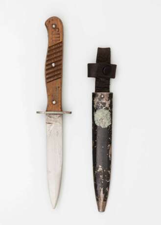 Weltkrieg, Grabendolch mit Truppenstempel und Scheide. - photo 1