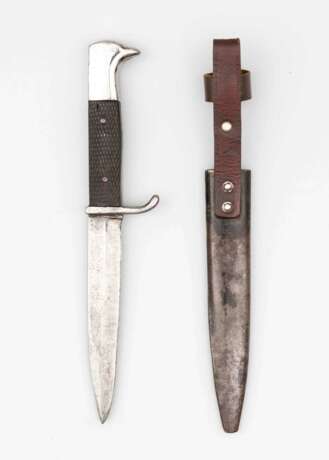 Weltkrieg, Kampfmesser für Offiziere in Form des kurzen Seitengewehrs 98 mit Scheide. - photo 2