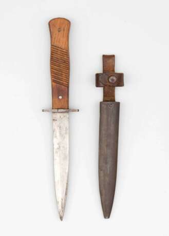 Weltkrieg, Kampfmesser mit Scheide. - photo 3