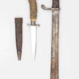 Weltkrieg, Seitengewehr 98/05 und Grabenmesser mit Scheide. - Foto 1