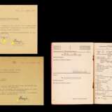SS-Personalakte mit zahlreichen Dokumenten und mehreren Autografen von Dr. Josef Mengele. - Foto 1