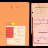 SS-Personalakte mit zahlreichen Dokumenten und mehreren Autografen von Dr. Josef Mengele. - Foto 4