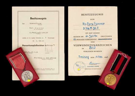 Konvolut von zwei Anschlußmedaillen in Etuis und zwei Besitzzeugnisse. - photo 2