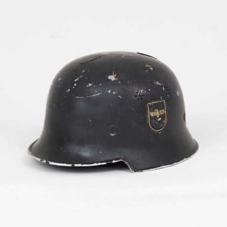 Deutsche Reichsbahn, Feuerschutzpolizei Helm M 34 mit beiden Abzeichen. - Foto 3