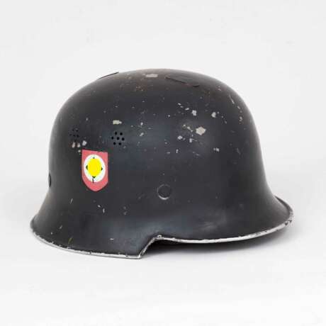 Deutsche Reichsbahn, Feuerschutzpolizei Helm M 34 mit beiden Abzeichen. - Foto 4