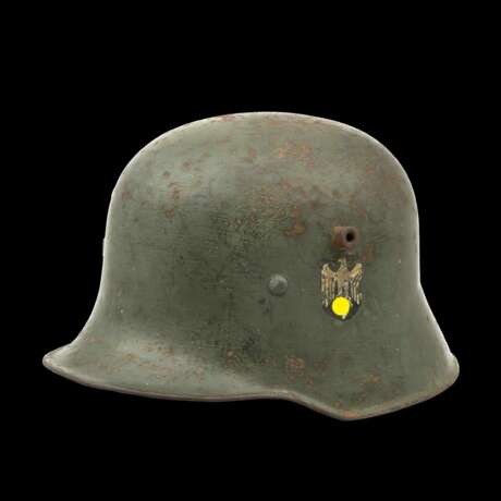 Heer, Stahlhelm M 17 mit beiden Abzeichen. - Foto 1
