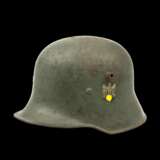 Heer, Stahlhelm M 17 mit beiden Abzeichen. - Foto 3