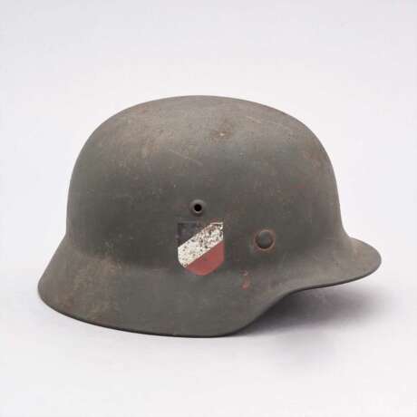 Heer, Stahlhelm M 35 mit beiden Abzeichen. - фото 4