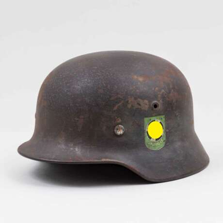 Heer, Stahlhelm M 40 mit einem Abzeichen Sauerland. - photo 3