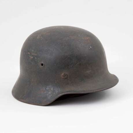Heer, Stahlhelm M 40 mit einem Emblem. - photo 2