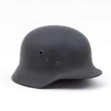 Luftwaffe, Stahlhelm M 40 mit zwei Abzeichen. - photo 2