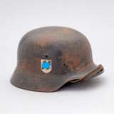 Waffen-SS, Stahlhelm M 35 mit zwei Abzeichen. - Foto 4