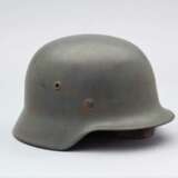 Wehrmacht, Stahlhelm M 40 mit einem Abzeichen der Wlassow-Armee. - фото 2