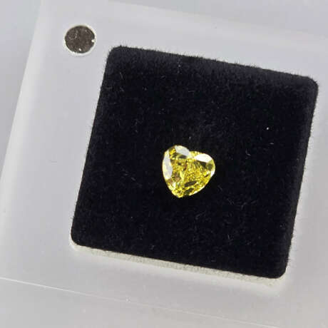Loser gelber Herz-Diamant von 1,02 ct. mit Lasersi… - photo 4