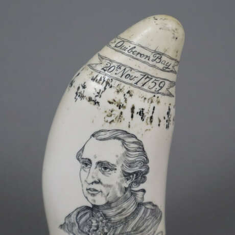 Zwei Scrimshaw-Repliken - Kunstharz, 1x mit Bildni… - фото 2