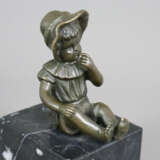 Jungenfigur - Bronze, dunkelbraunpatiniert, rückse… - photo 3