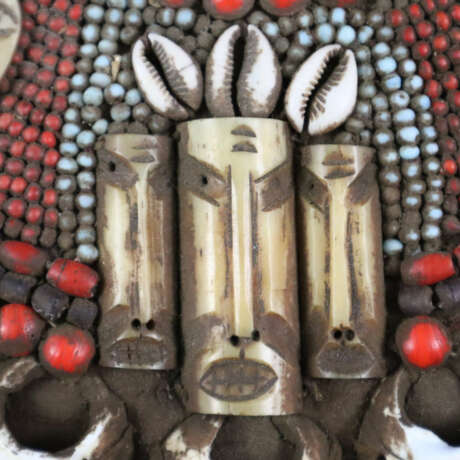 Große Textilhalskette mit Steinbesatz - Indien, ha… - фото 2