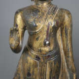 Zwei stehende Buddhas - Thailand 20.Jh., Bronze, G… - photo 6