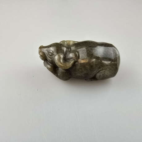 Jade-Figur „Wasserbüffel“ - China, zweifarbige Nep… - photo 3