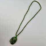 Kette mit Anhänger aus Nephrit-Jade - China, Kugel… - Foto 2