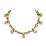 BULGARI GOLD AND DIAMOND SUITE OF JEWELLERY - photo 4