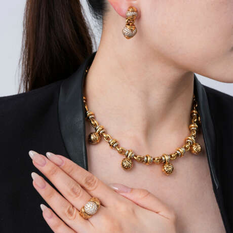 BULGARI GOLD AND DIAMOND SUITE OF JEWELLERY - photo 10