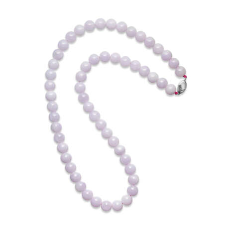 NO RESERVE – A LAVENDER JADEITE BEAD NECKLACE - фото 1