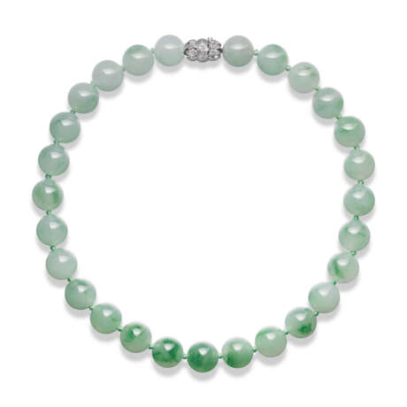 NO RESERVE - JADEITE BEAD AND DIAMOND NECKLACE AND EARRINGS SET - photo 2
