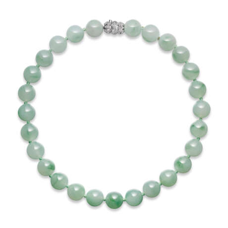 NO RESERVE - JADEITE BEAD AND DIAMOND NECKLACE AND EARRINGS SET - photo 3
