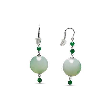 NO RESERVE - JADEITE BEAD AND DIAMOND NECKLACE AND EARRINGS SET - photo 7