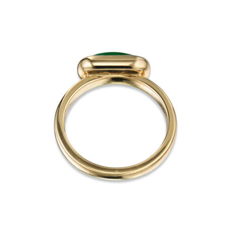 NO RESERVE - DIAMOND RING; TOGETHER WITH JADEITE AND DIAMOND EARRINGS AND RING SET - photo 5