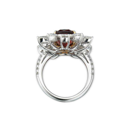 SPINEL AND DIAMOND RING - фото 2