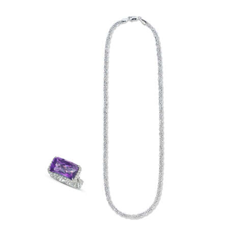 NO RESERVE - AMETHYST AND DIAMOND RING; TOGETHER WITH A GOLD NECKCHAIN - Foto 1