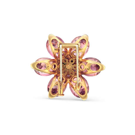 TWO MULTI-GEM 'HAWAII' BROOCHES BY VAN CLEEF & ARPELS; TOGETHER WITH MULTI-GEM JEWELLERY - photo 9