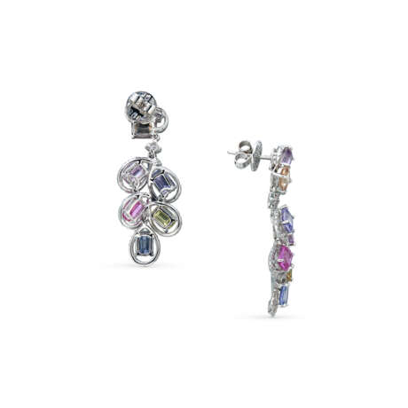 SUITE OF VARIOUSLY-COLOURED SAPPHIRE, SAPPHIRE AND DIAMOND JEWELLERY - photo 14