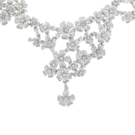 NO RESERVE – DIAMOND NECKLACE AND EARRING SET - photo 5