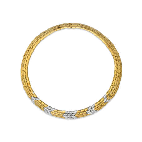 NO RESERVE – SUITE OF DIAMOND AND GOLD JEWELLERY - photo 2